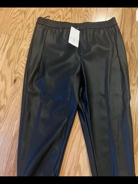 Zara Black Faux-Leather Women's Jogger . Size XL
